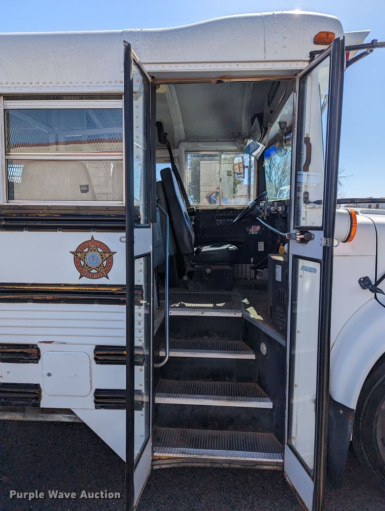 image for item LF9649 1994 International 3800  inmate transport bus