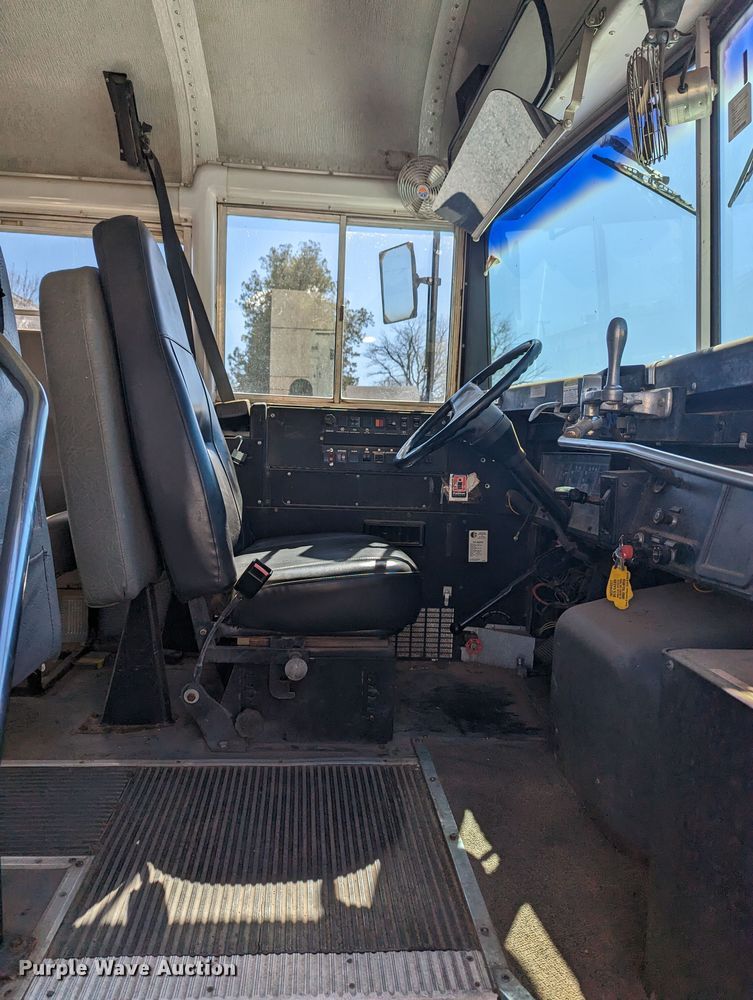 image for item LF9649 1994 International 3800  inmate transport bus