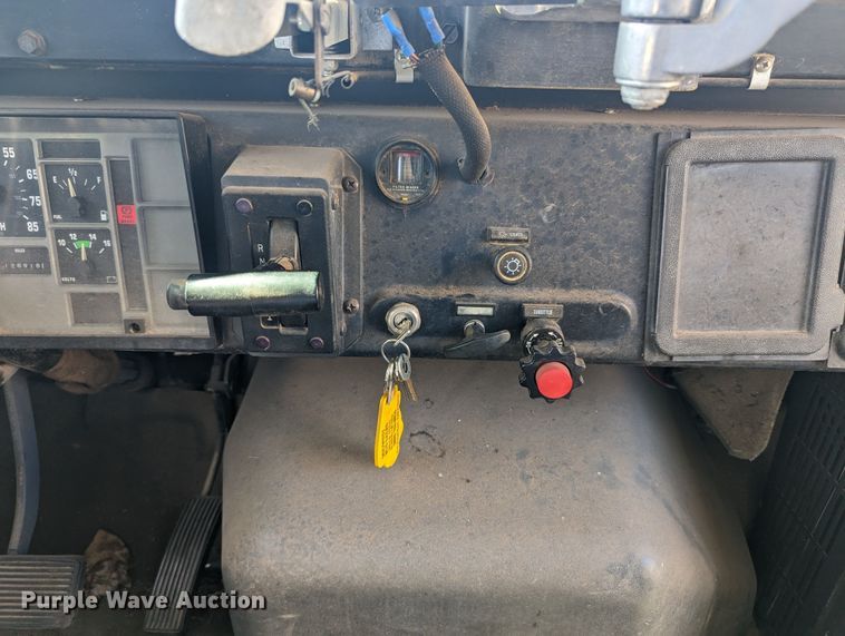 image for item LF9649 1994 International 3800  inmate transport bus