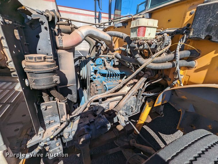 image for item LF9649 1994 International 3800  inmate transport bus