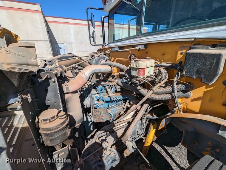 image for item LF9649 1994 International 3800  inmate transport bus