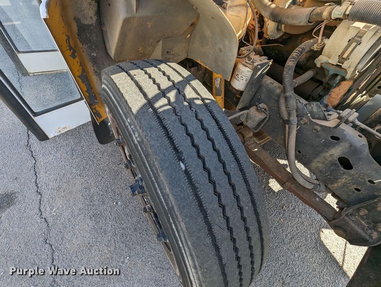 image for item LF9649 1994 International 3800  inmate transport bus