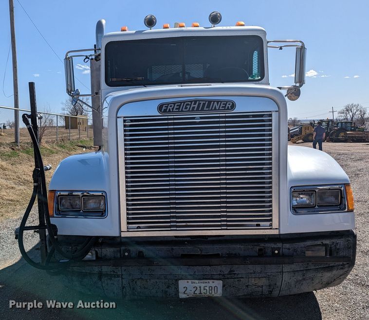 image for item LF9651 1994 Freightliner  flatbed truck