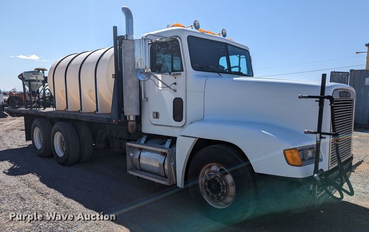 image for item LF9651 1994 Freightliner  flatbed truck