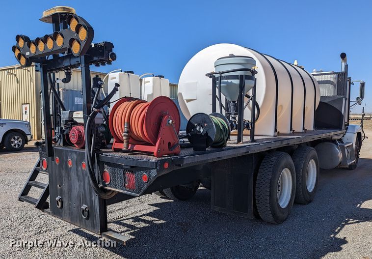 image for item LF9651 1994 Freightliner  flatbed truck