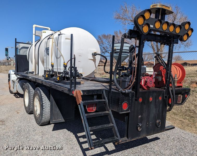 image for item LF9651 1994 Freightliner  flatbed truck