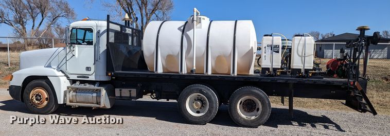 image for item LF9651 1994 Freightliner  flatbed truck