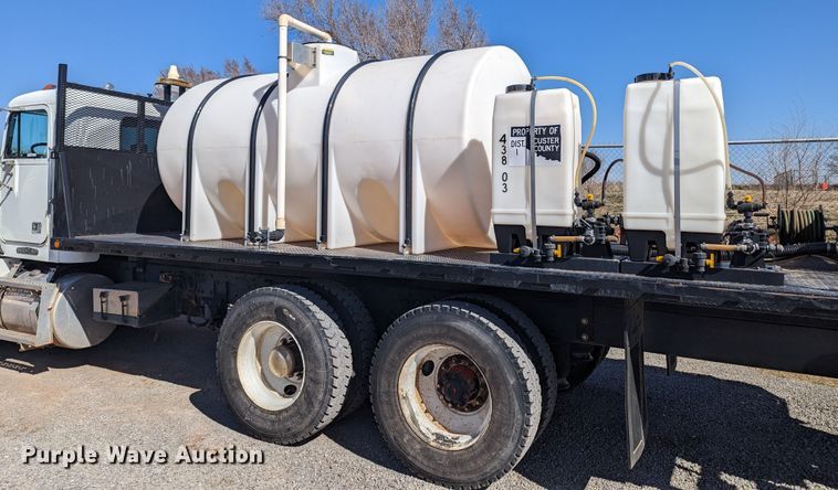 image for item LF9651 1994 Freightliner  flatbed truck