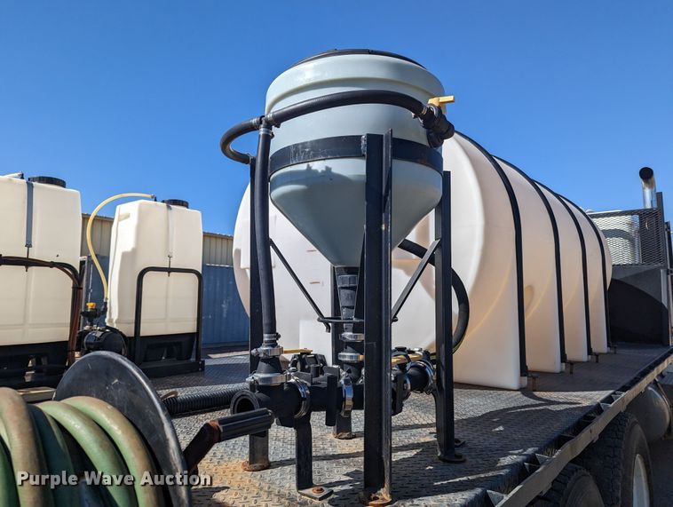 image for item LF9651 1994 Freightliner  flatbed truck