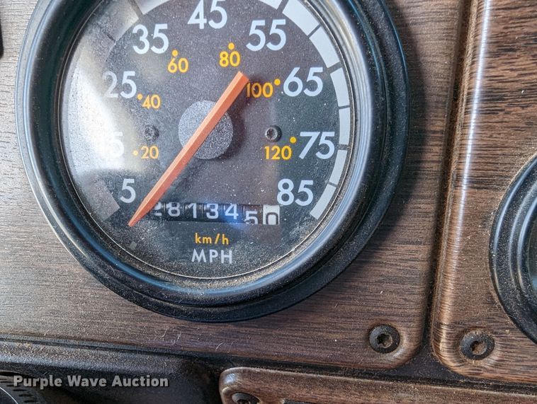 image for item LF9651 1994 Freightliner  flatbed truck