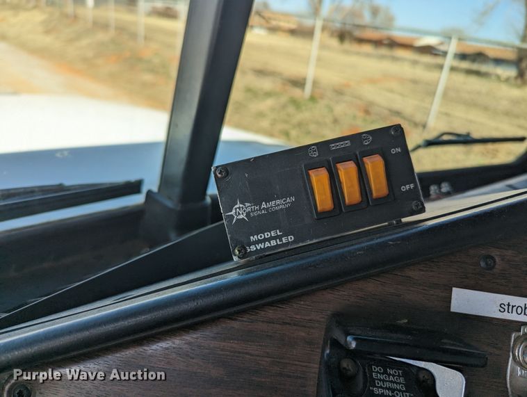 image for item LF9651 1994 Freightliner  flatbed truck