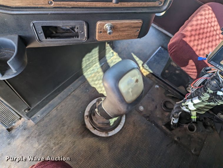 image for item LF9651 1994 Freightliner  flatbed truck