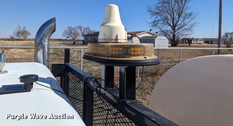 image for item LF9651 1994 Freightliner  flatbed truck