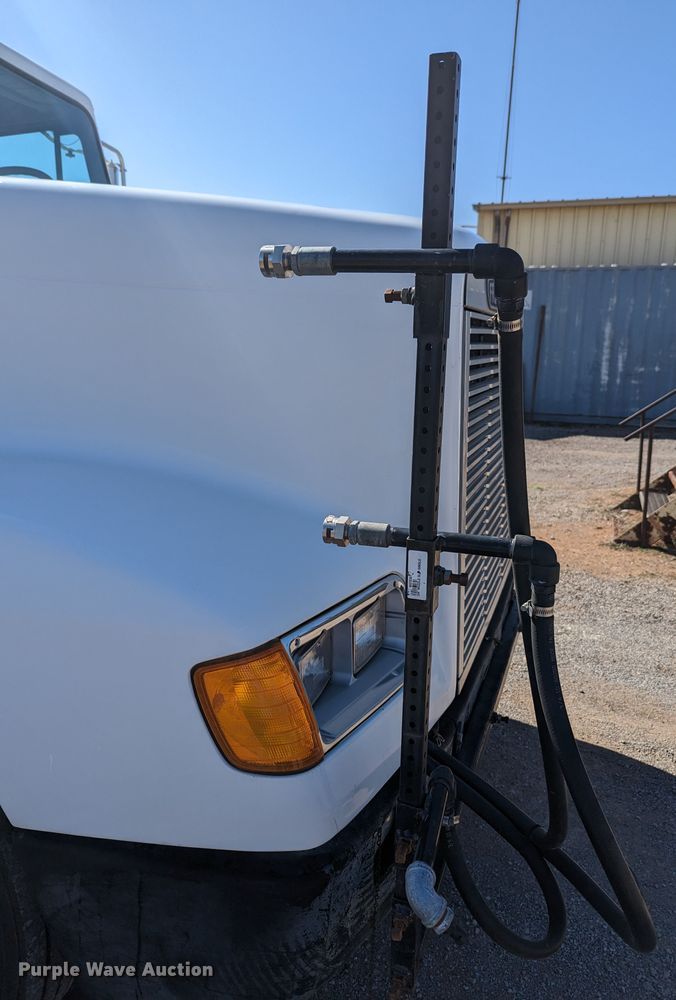 image for item LF9651 1994 Freightliner  flatbed truck