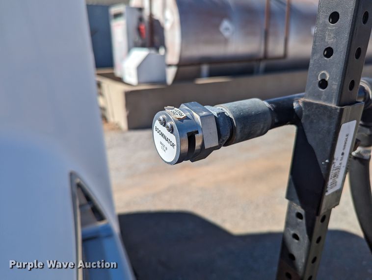 image for item LF9651 1994 Freightliner  flatbed truck