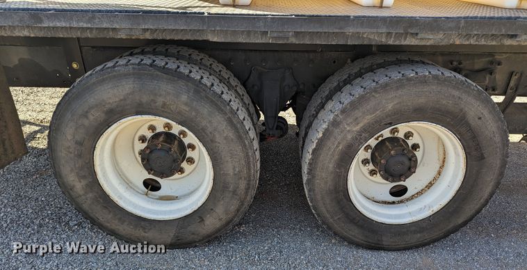 image for item LF9651 1994 Freightliner  flatbed truck