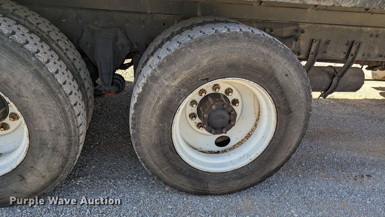 image for item LF9651 1994 Freightliner  flatbed truck