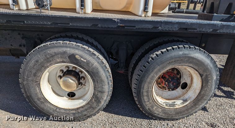 image for item LF9651 1994 Freightliner  flatbed truck