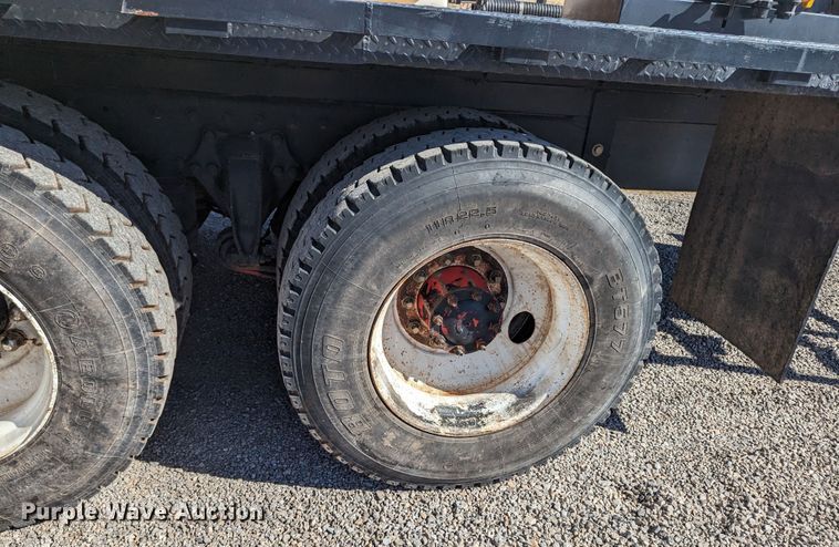 image for item LF9651 1994 Freightliner  flatbed truck