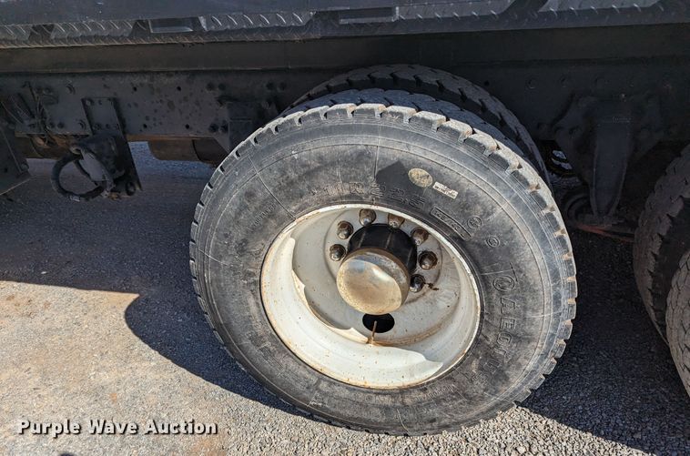 image for item LF9651 1994 Freightliner  flatbed truck