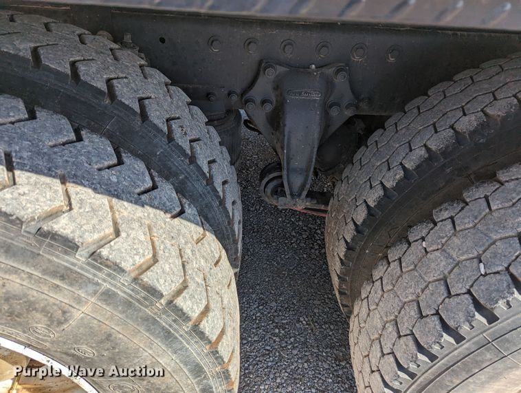 image for item LF9651 1994 Freightliner  flatbed truck