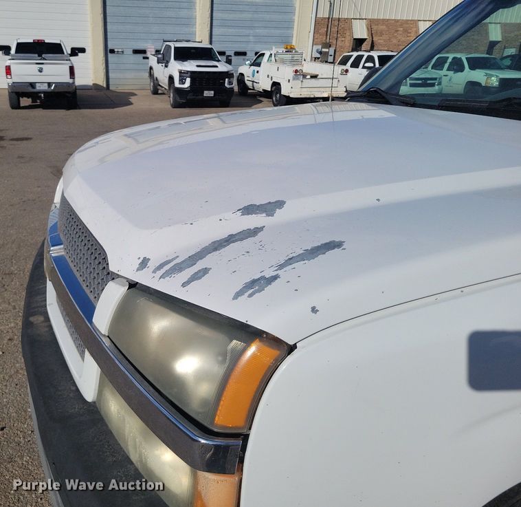 image for item LG9522 2005 Chevrolet Silverado 1500  Crew Cab pickup truck