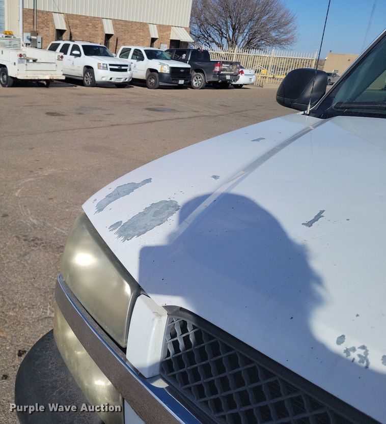 image for item LG9522 2005 Chevrolet Silverado 1500  Crew Cab pickup truck