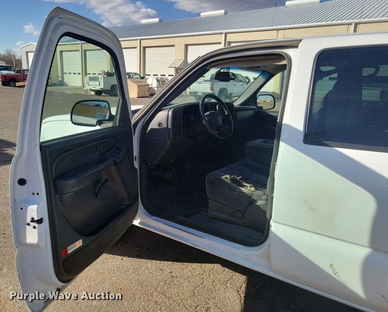 image for item LG9522 2005 Chevrolet Silverado 1500  Crew Cab pickup truck