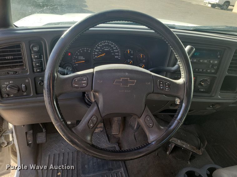 image for item LG9522 2005 Chevrolet Silverado 1500  Crew Cab pickup truck