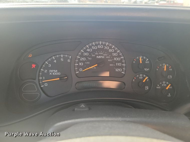 image for item LG9522 2005 Chevrolet Silverado 1500  Crew Cab pickup truck