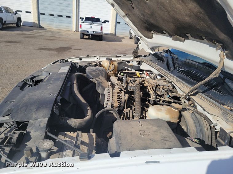 image for item LG9522 2005 Chevrolet Silverado 1500  Crew Cab pickup truck