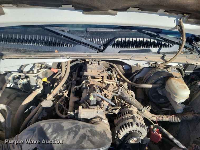 image for item LG9522 2005 Chevrolet Silverado 1500  Crew Cab pickup truck