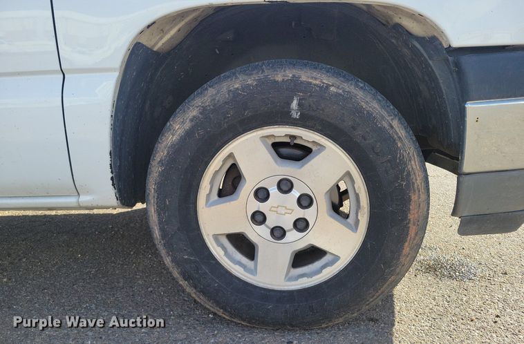 image for item LG9522 2005 Chevrolet Silverado 1500  Crew Cab pickup truck