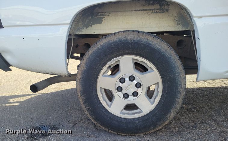 image for item LG9522 2005 Chevrolet Silverado 1500  Crew Cab pickup truck