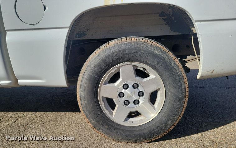 image for item LG9522 2005 Chevrolet Silverado 1500  Crew Cab pickup truck