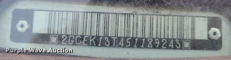 image for item LG9522 2005 Chevrolet Silverado 1500  Crew Cab pickup truck