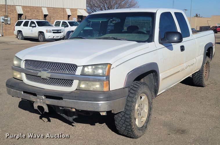 image for item LG9523 2003 Chevrolet Silverado 1500  Ext. Cab pickup truck