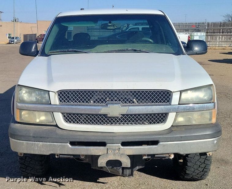 image for item LG9523 2003 Chevrolet Silverado 1500  Ext. Cab pickup truck