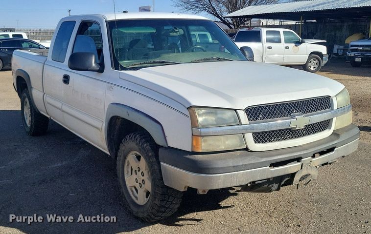 image for item LG9523 2003 Chevrolet Silverado 1500  Ext. Cab pickup truck