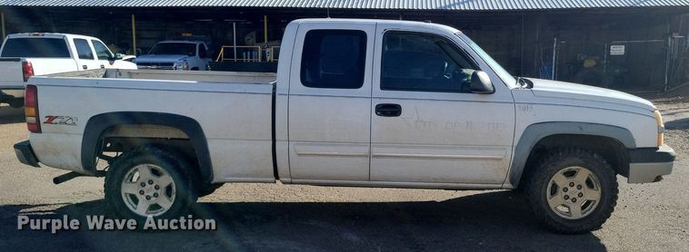 image for item LG9523 2003 Chevrolet Silverado 1500  Ext. Cab pickup truck