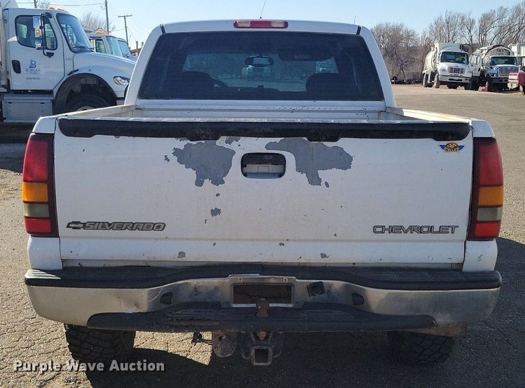 image for item LG9523 2003 Chevrolet Silverado 1500  Ext. Cab pickup truck
