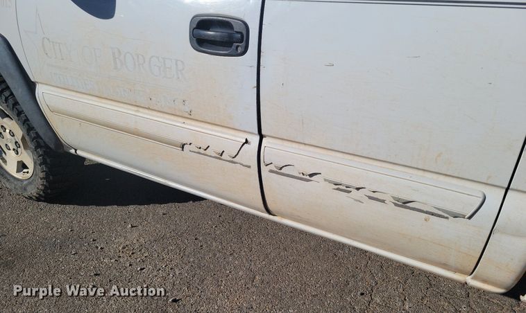 image for item LG9523 2003 Chevrolet Silverado 1500  Ext. Cab pickup truck