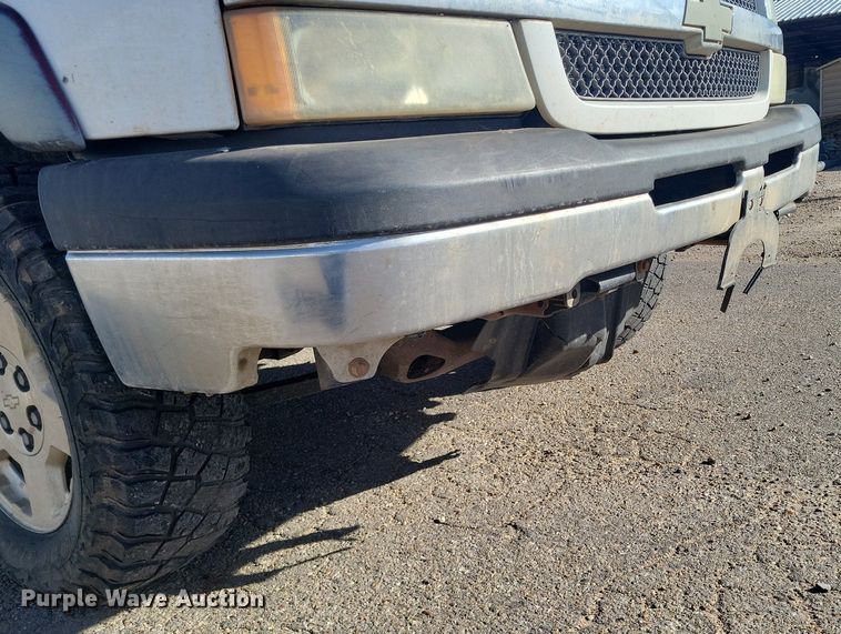 image for item LG9523 2003 Chevrolet Silverado 1500  Ext. Cab pickup truck