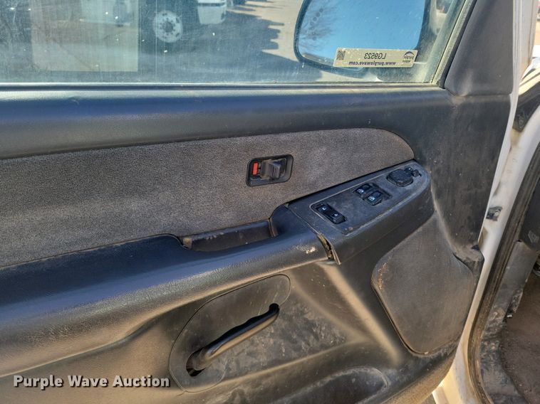image for item LG9523 2003 Chevrolet Silverado 1500  Ext. Cab pickup truck