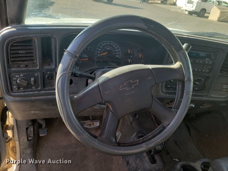 image for item LG9523 2003 Chevrolet Silverado 1500  Ext. Cab pickup truck