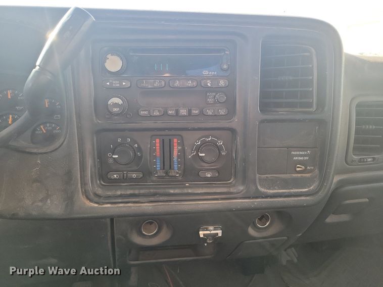 image for item LG9523 2003 Chevrolet Silverado 1500  Ext. Cab pickup truck