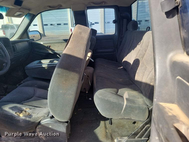 image for item LG9523 2003 Chevrolet Silverado 1500  Ext. Cab pickup truck