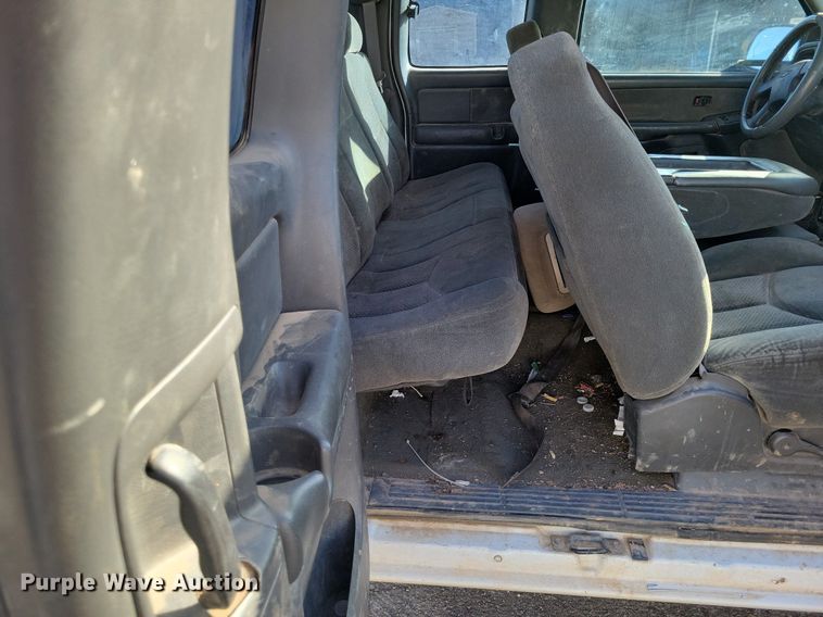 image for item LG9523 2003 Chevrolet Silverado 1500  Ext. Cab pickup truck