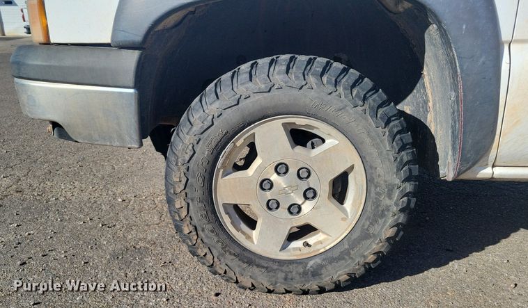 image for item LG9523 2003 Chevrolet Silverado 1500  Ext. Cab pickup truck