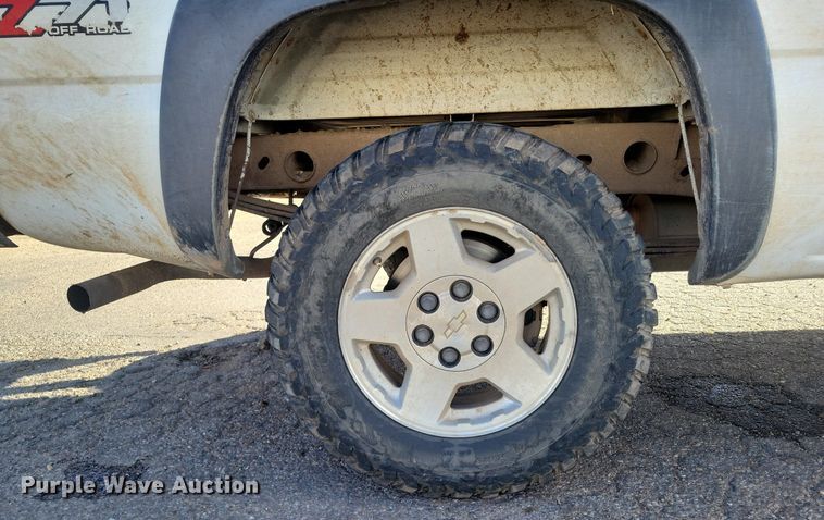 image for item LG9523 2003 Chevrolet Silverado 1500  Ext. Cab pickup truck